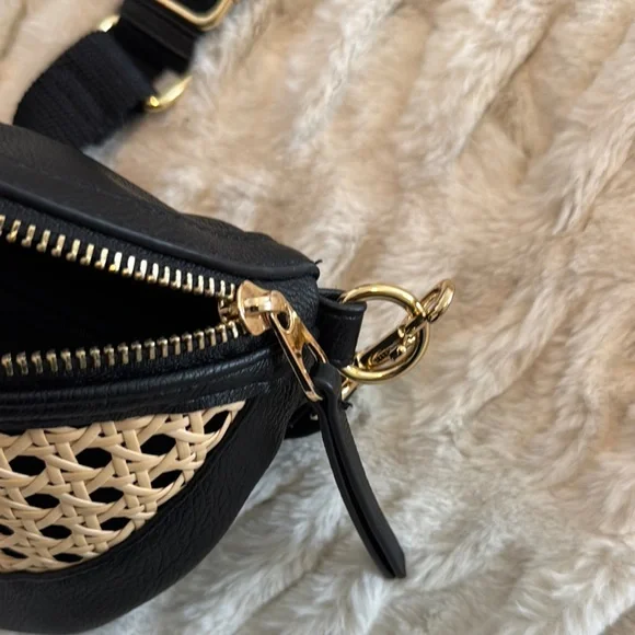 Universal Thread Black and Tan Woven Women's Crossbody Bag - Picture 3 of 5